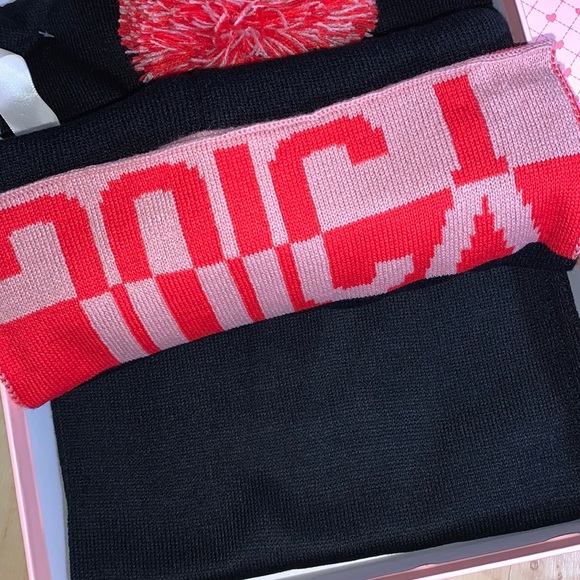 JUICY COUTURE Pom Hat Toque and Scarf Gift Set in box - Picture 5 of 10